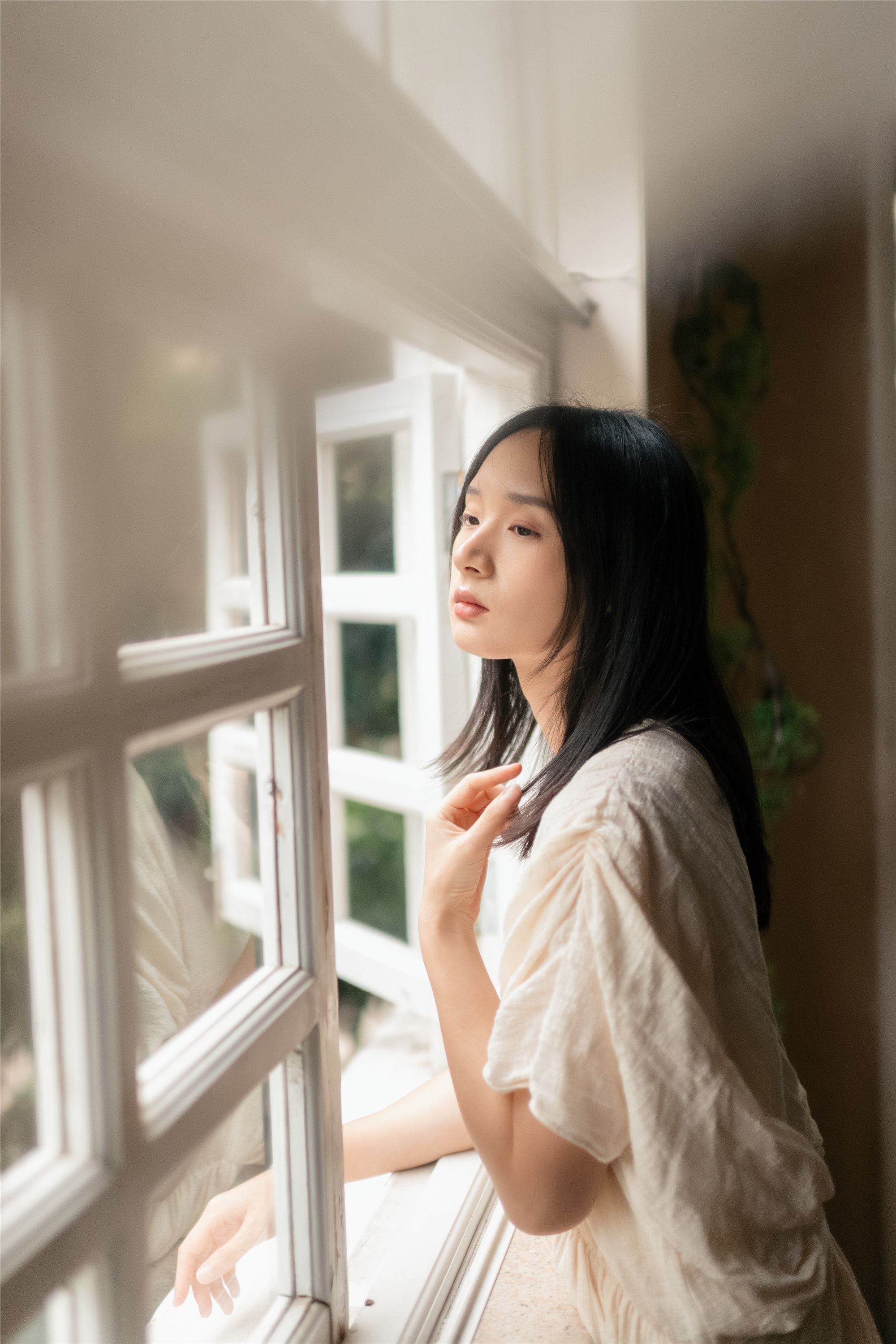 YITUYU艺图语 2025.02.06 她从光里来 方休。